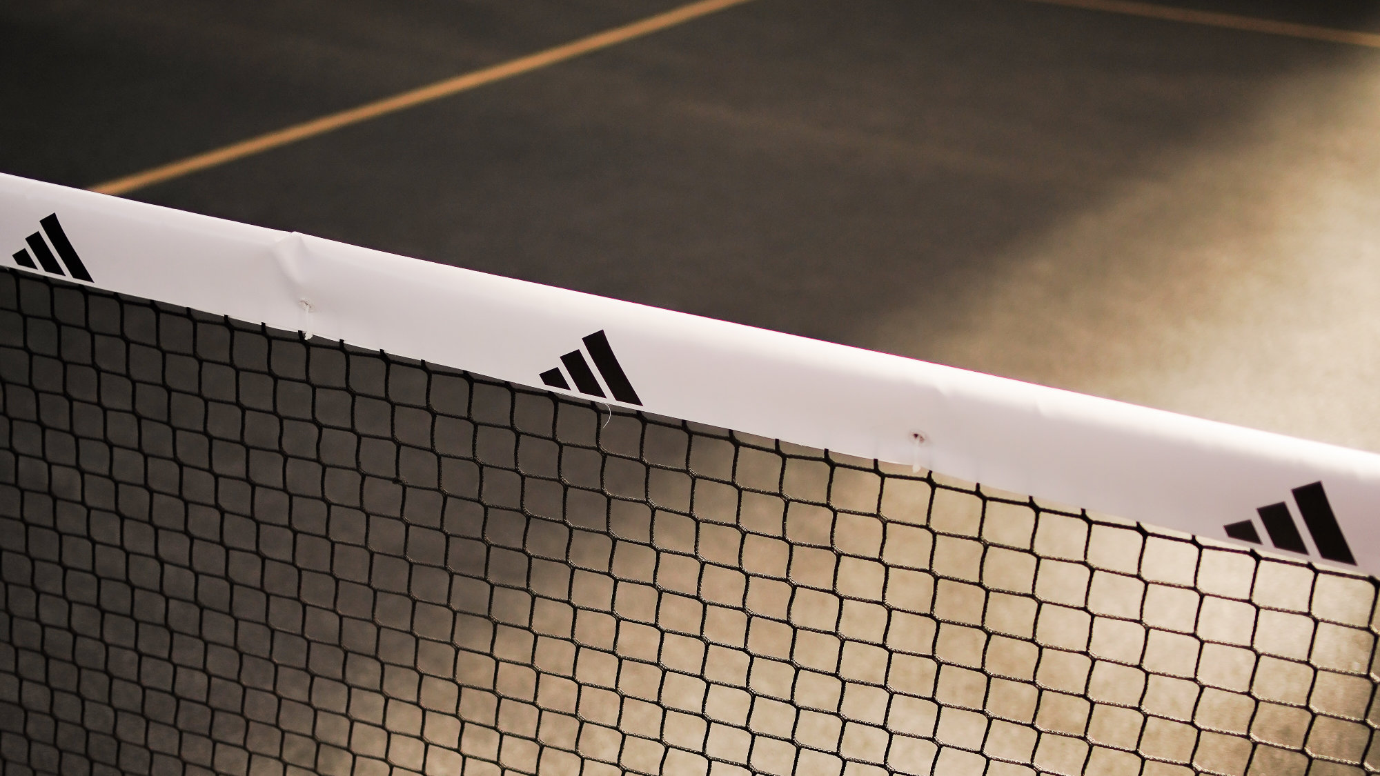 Adidas Court